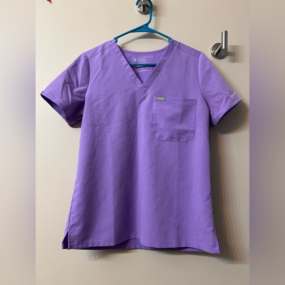 Figs Catarina one-pocket scrub top. Lilac dawn in color. Size small. - Picture 1 of 3